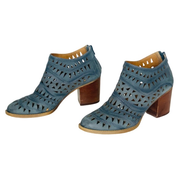 Sofft Westwood II Laser-Cut Ankle Boots Denim Blue Suede Upper Chunky Heels Sz 8 - Picture 3 of 11